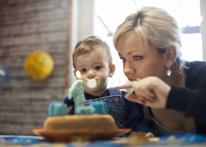 De 24 Dingen Die Je Denkt Als Je Piepkleine Baby Zomaar Opeens 1 Wordt Me To We