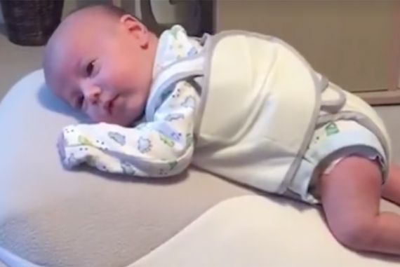 Dit Kussen Laat Baby S Stoppen Met Huilen En Is De Droom Van Elke Ouder Me To We