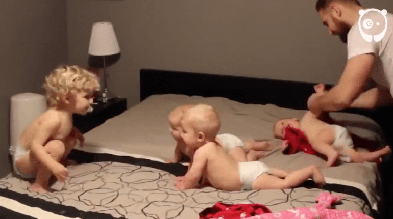 Omkleden voor de baby