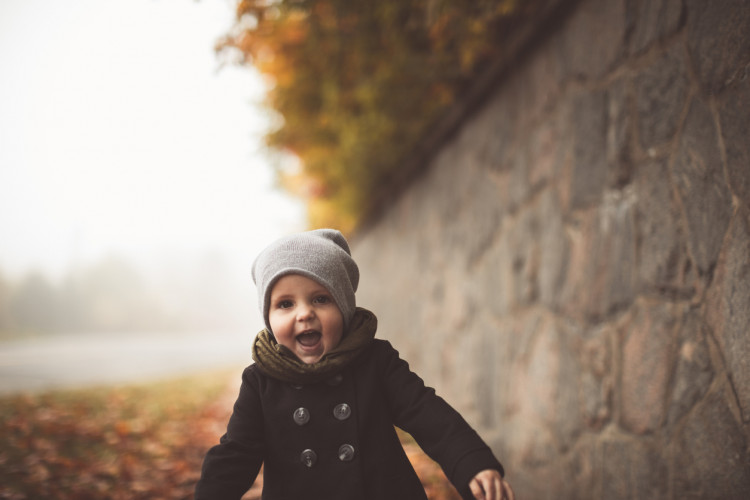 Peuter rollende ogen naar boven