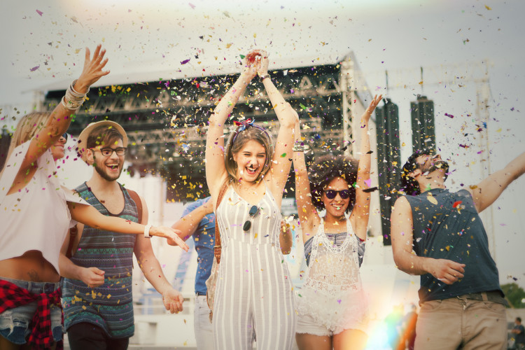 Ik Ben En Blijf Een Feestbeest Dat Moet Mijn Vriend Toch Begrijpen Me To We